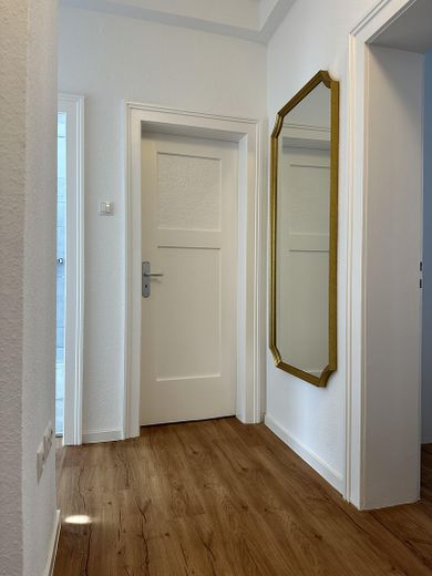 Altstadtquartier T13 - Hochwertig möblierte Altbau Wohnungen – Großzügier Altbauflur