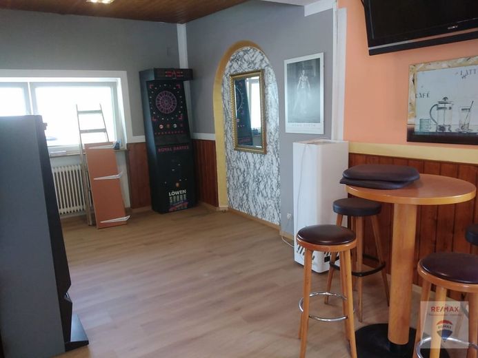 Attraktive Wohnung mit großem Garten,
Garage mit verpachteter Gaststätte 
inklusive genehmigtem Biergarten – Gaststätte (6)