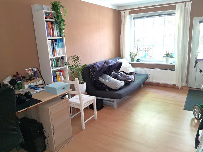 Zweifamilienhaus mit Werkstatt in zentraler Lage. – EG Gästezimer im Anbau