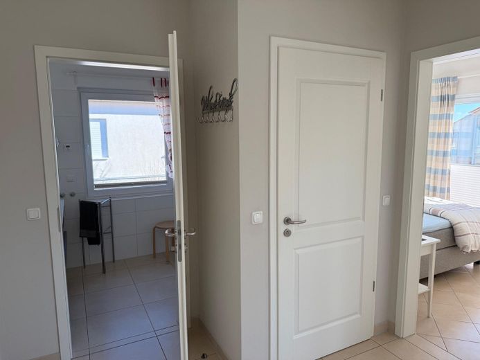 Flur Blick zum Badezimmer