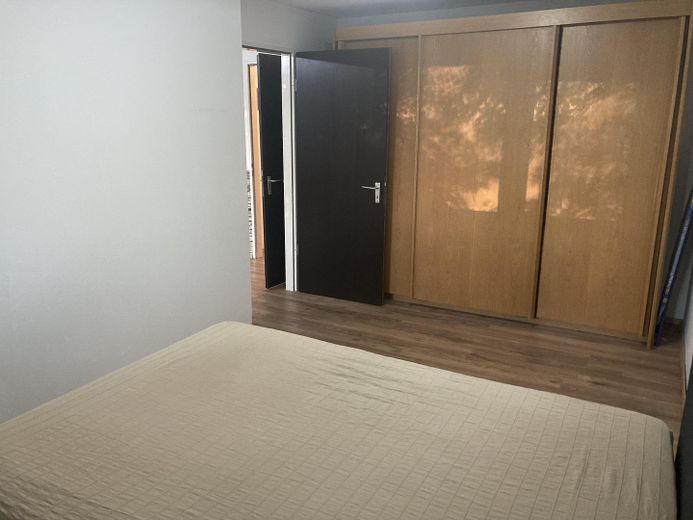 Zentrale, voll möblierte 2-Zi-Wohnung Küche Bad Balkon Internet – Bedroom / Schlafzi.