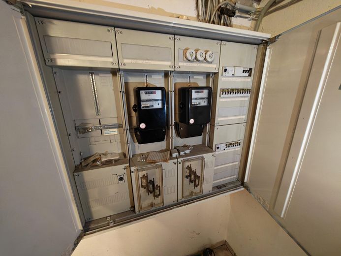 Raumwunder mit Einliegerwohnung & Doppelgarage - provisionsfrei - Erbpacht – geteilte Elektrik inkl. FI