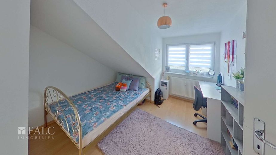 Stadtnah, aber nicht mittendrinnen - modernisierte 3-Zimmer-Wohnung – Schlafzimmer