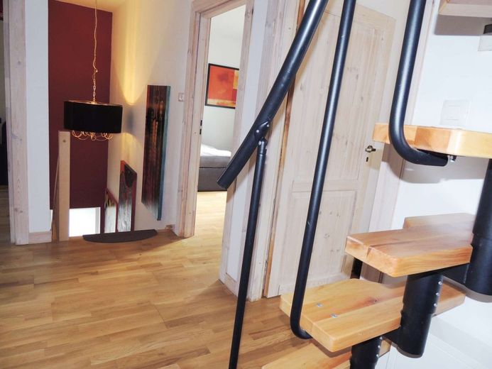 Energieeffizientes Traumhaus - Flexibles Raumkonzept mit Einliegeroption – Flur mit Treppe