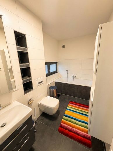 OG Bad WC und Badewanne