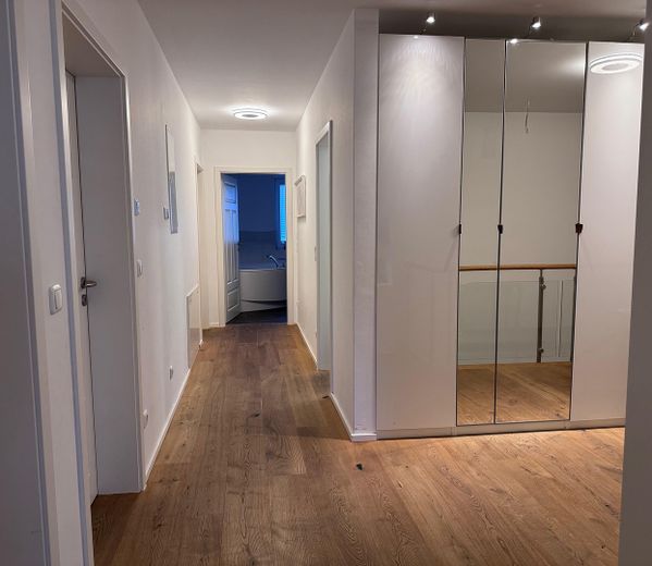 Einzigartige Gartenwohnung in München – Gang - Übersicht 5