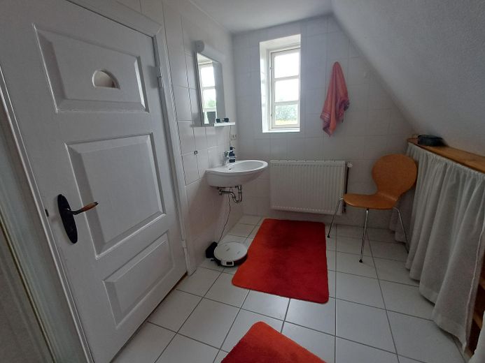 Da privato: casa storica modernizzata con tetto di paglia in posizione idilliaca – Duschbad im OG