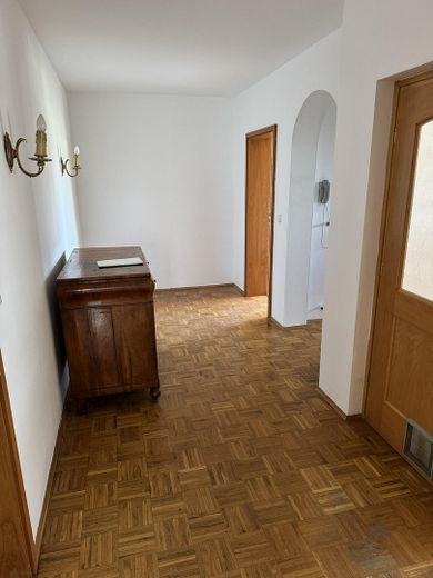Zentrumsnah: Wohnhaus mit Galerie/Atelier, Einlieger-App.  & traumh. Naturgarten (834 qm) – OG Flur Wohnen