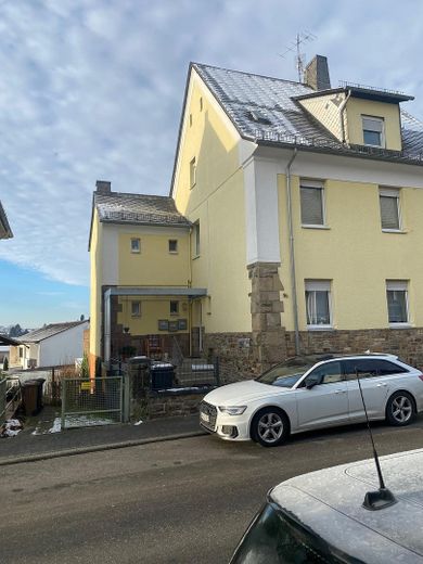 Gepflegte Wohnung 3 ZKB mit EBK und Garten – Eingang