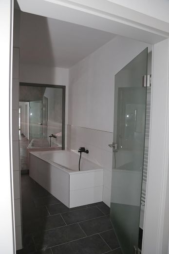 Moderna bifamiliare con giardino a Bad Elster – ideale come abitazione principale o investimento – Bad im 2. OG