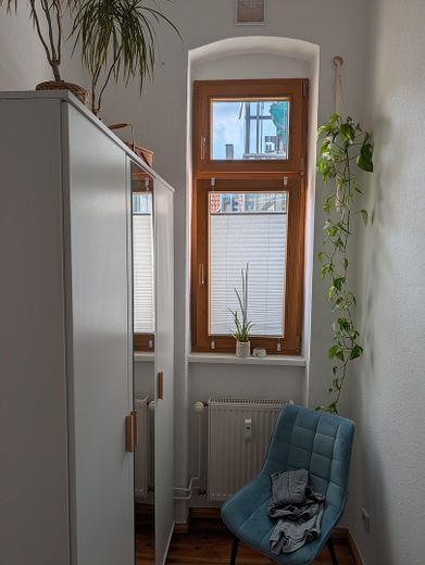 Provisionsfrei: Helle, bezugsfreie 2-Zimmer Altbauwohnung mit Südwest-Balkon im Florakiez – Photo 6