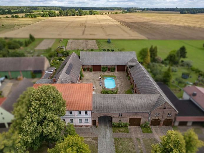 Wunderschöner Vierseitenhof im Bestzustand – Vierseitenhof