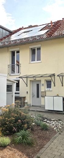 SENZA PROVVIGIONE - Casa a basso consumo energetico con impianto fotovoltaico e splendida vista a Kempten-Rothkreuz – Vorderansicht