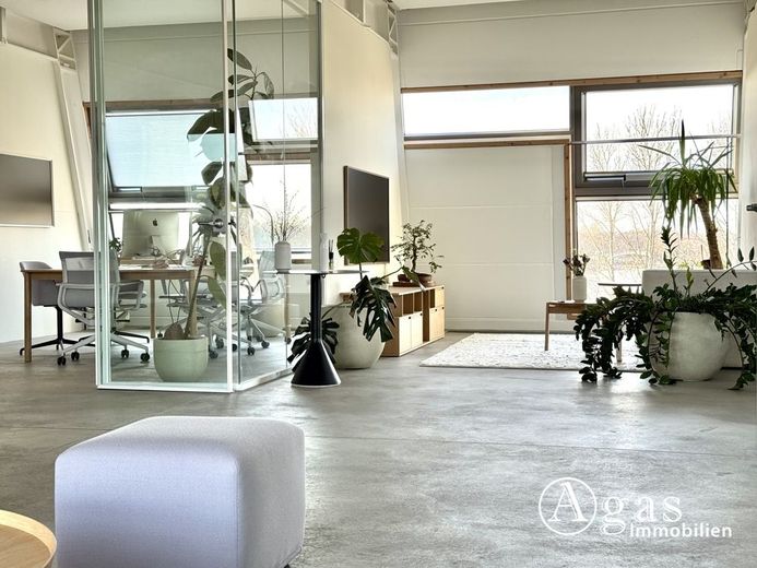 Innovation trifft Komfort: Modernes Büro über 2 Etagen mit Panorama-Dachterrasse  zu vermieten – Lounge Area 3. Etage