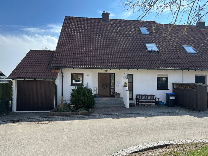 Gepflegte Doppelhaushälfte mit Einliegerwohnung in ruhiger Ortsrandlage von Ulm-Mähringen – Foto 2