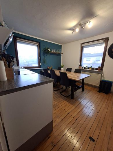 Partially renovated 6-room semi-detached house – Küche Wohnung UG