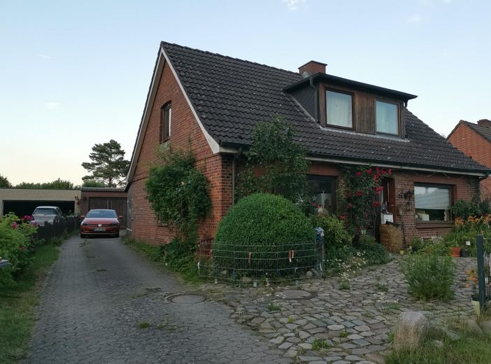 Haus mit großem Bauerngarten auf ca. 1.200 m² Grundstück – Hamfelde Krs. Hzgt. Lauenburg bei Trittau – Photo 1