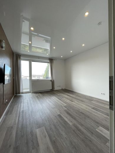 Klimatisierte und Vollständig renovierte Wohnung mit 3 Zimmern, Balkon und Einbauküche in Düsseldorf – Foto 4