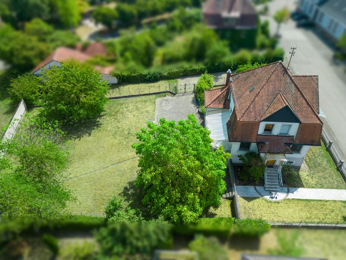 Ek yapılaşma imkânına sahip geniş arsada villa tarzı müstakil ev –  Luftbild der Nordwestseite 