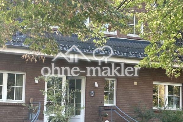 Güneşli güney bahçesi, ticari birimi ve çeşitli kullanım olanaklarıyla temsili villa