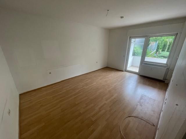Wunderschöne Erdgeschoss Wohnung in Rüttenscheid mit Gartenanteil – großes Zimmer 1
