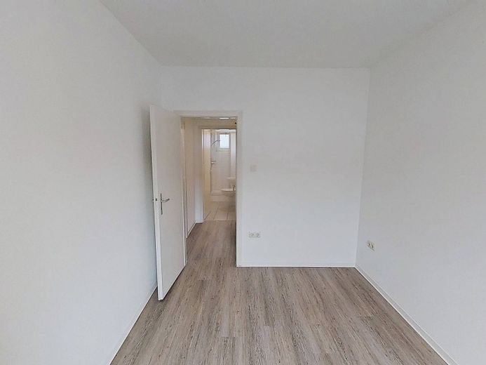 Komfortabel ausgestattete 4-Zimmer-Wohnung mit BALKON – Ansicht II: Schlafzimmer III