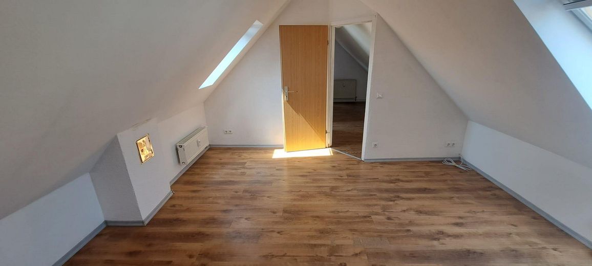 Zentrale provisionsfreie Wohnung in Neu-Ulm, perfekt für eine WG – Schlafzimmer oben 2