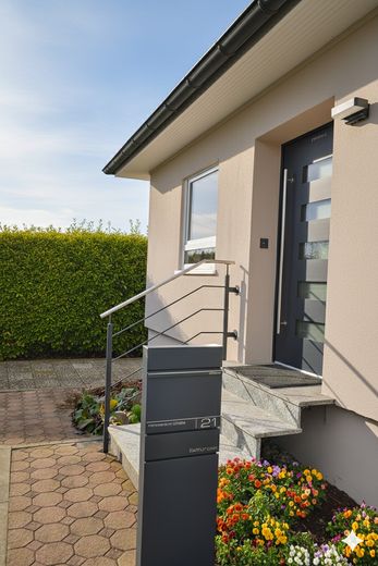 Ökologisch und modern wohnen im Landhausstil – Hauseingang