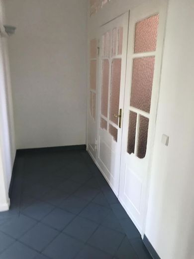 Stilvolle helle 6-R-Wohnung ca.160 m² in MD.Stadtfeld-Ost zu vermieten. – Eingang / Flur