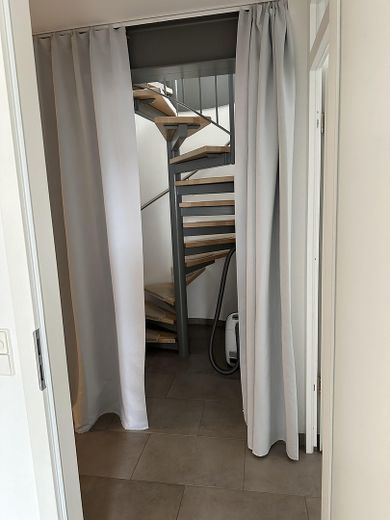 Casa bifamiliare senza provvigioni in posizione eccellente - periferia del paese, giardino, abitazione e eventualmente affitto – Verbindung UG mit EG