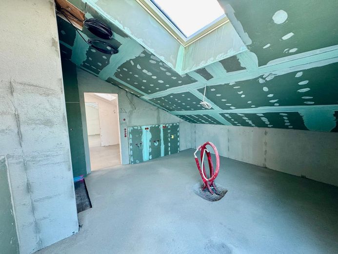 Provisionsfreies KFW55 Ausbauhaus: Architekten 2FH trifft auf 750m² Natur mit Gestaltungsmöglichkeit – OG - Elternbad