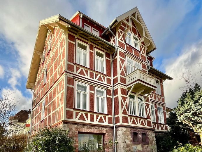 Sanierte bezugsfertige Villa mit Weitblick für Eigennutzung und/oder Kapitalanlage – Villa 