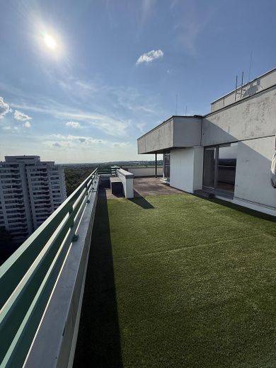 Penthouse mit großer Dachterrasse, Panoramablick & privater Sauna – Weitläufige Dachterrasse
