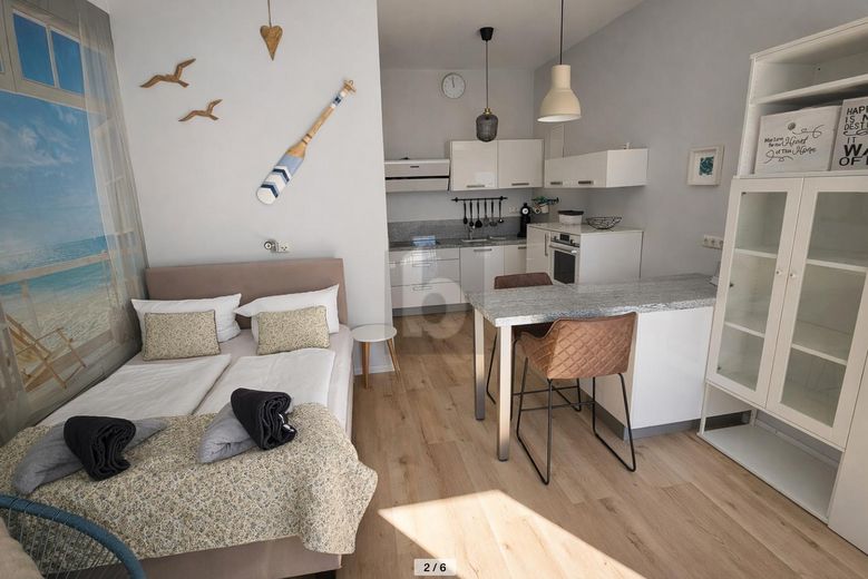 Strandnahe Kapitalanlage: Ferienwohnung & Ladengeschäft – Blick in den Wohnbereich