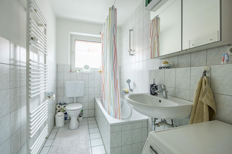 Modern 2-kamerappartement met hoogwaardige inbouwkeuken in de Frankenberger wijk – Badezimmer