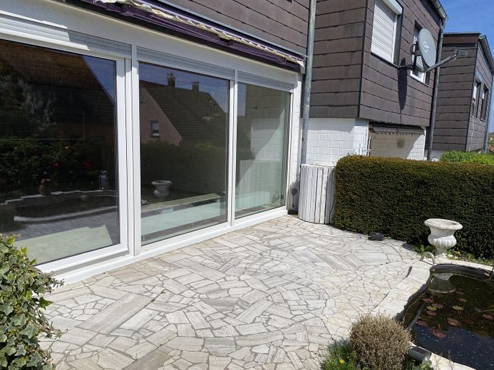 Casa a schiera di testa in posizione residenziale tranquilla a Untereisesheim – Südterrasse