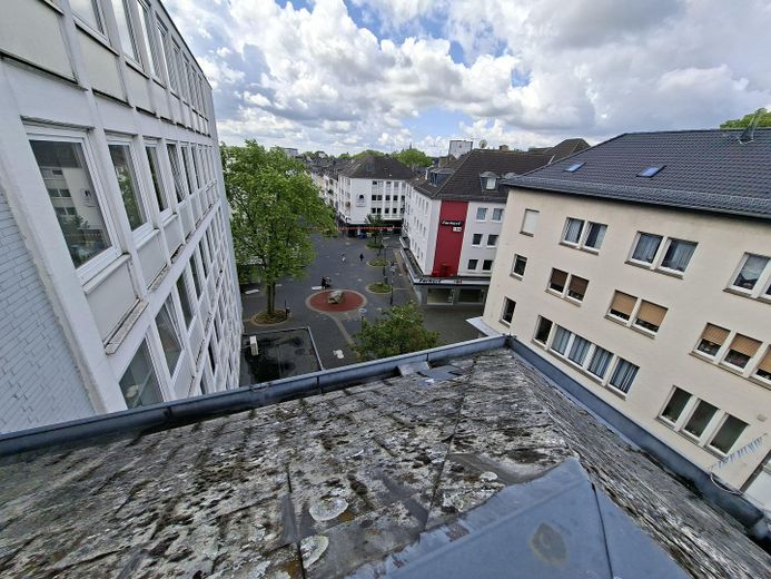 प्रकाशमय 3-कमरे का अपार्टमेंट/पैदल क्षेत्र Hauptstraße/कमीशन-मुक्त – Ausblick von Dachterasse