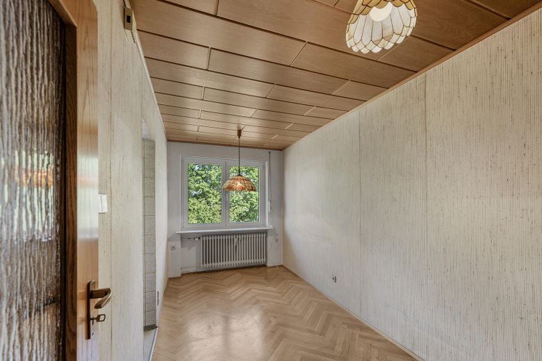 Stilvolle 3-Zimmer-Wohnung mit Fischgrätparkett, XL-Balkon & Kachelofen +++ provisionsfrei +++ – Foto 10