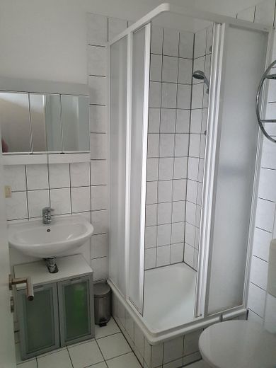 Fully furnished 2-room apartment in a central location in Erfurt – near the University of Applied Sciences and the city center – Bad