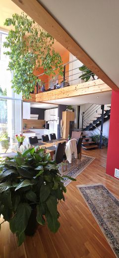 Hochwertiges Architektenhaus mit Wintergarten, Teich und 1.541 m² Grundstück in Albstadt-Tailfingen – Essen mit Galerie