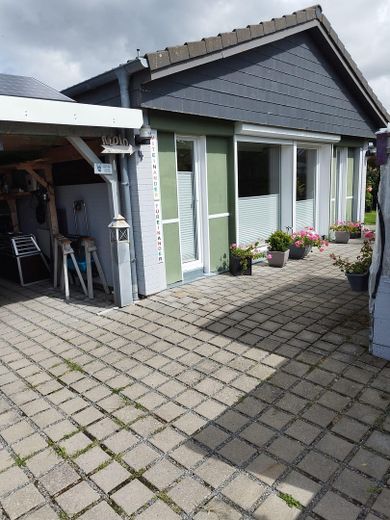 Piccola casa al mare – Links Carport, rechts Eingang
