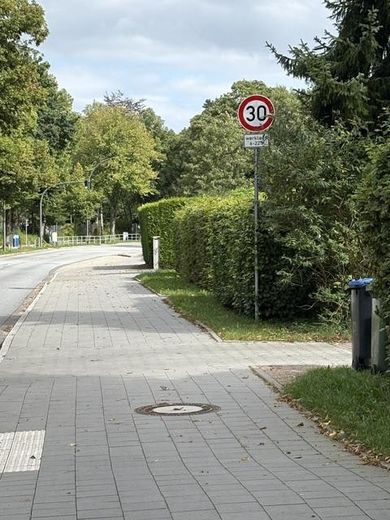 Hamburg Bergstedt’te geniş güneybatı sundurmalı ve yeşil manzaralı 2 odalı daire, 2. kat (son kat) – Fotoğraf 22