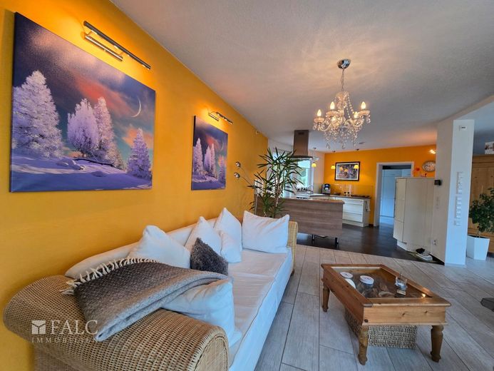 Ein Haus wie kein zweites, ruhig gelegen und mitten drin – Wohnzimmer 2