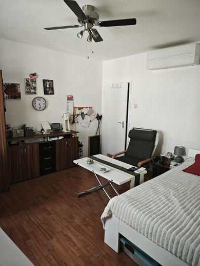 Schlafzimmer 1