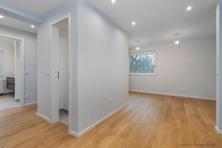 Wannsee · Prima occupazione dopo ristrutturazione completa · appartamento di 3 locali con balcone esposto a sud-ovest nel verde · senza provvigione – Flur