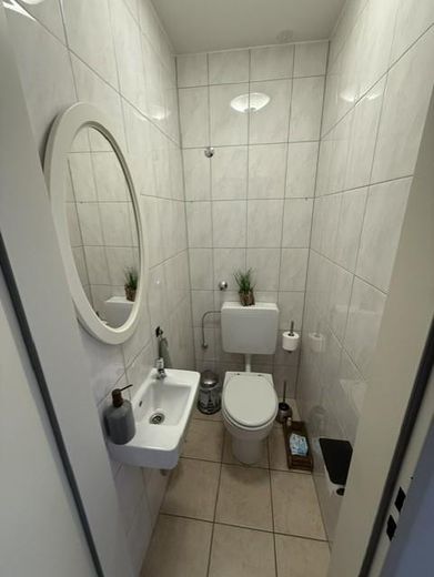 Lichtdurchlüftete 95m² Wohnung im Herzen von Eilendorf – Gäste-WC 