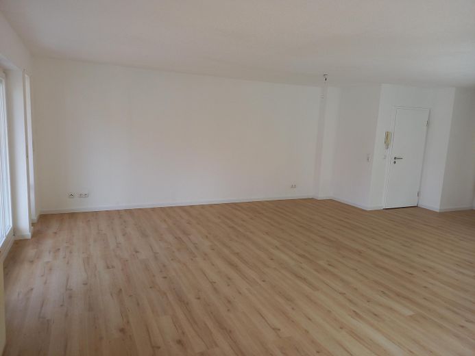 Lichtdurchflutete Zweizimmerwohnung – Wohnbereich