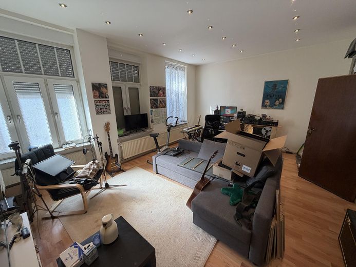 Apartment with historic flair in a prime downtown location – Wohnzimmer