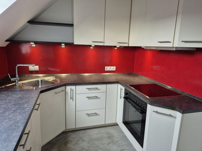 Esclusivo appartamento mansardato centrale di 3,5 locali con finiture interne di pregio, loggia e cucina componibile – Küche