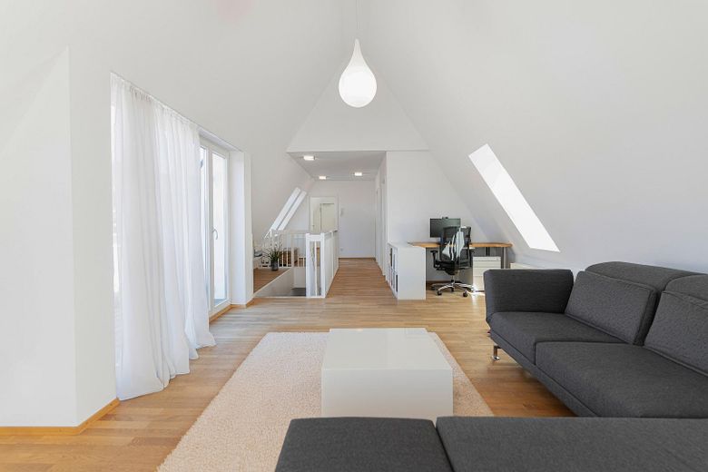 Exklusive Eigentumswohnung in bester Innenstadtlage von Mindelheim – 2 TG-Stellplätze – Studio 3.OG
